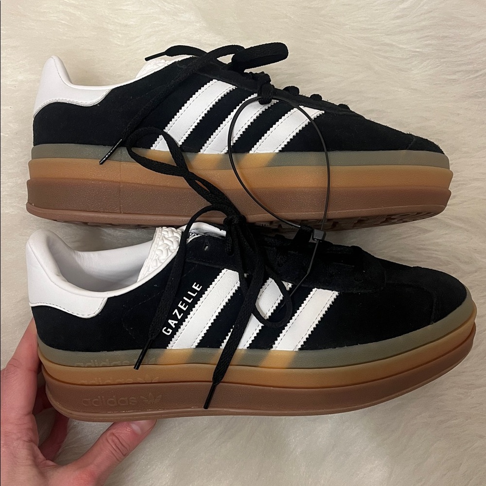 Adidas Women’s Gazelle Bold Platform Sneaker - Size 8 - Picture 6 of 9
